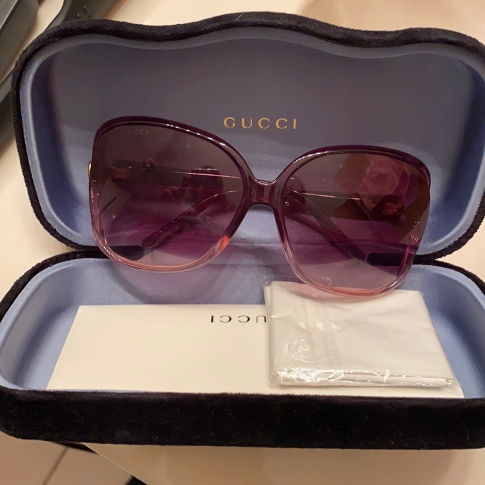 Gucci sunglasses large frame heart GG mint case